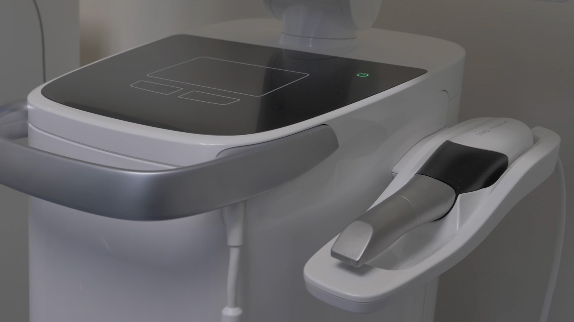 Scanner intraorale CEREC appoggiato al suo supporto